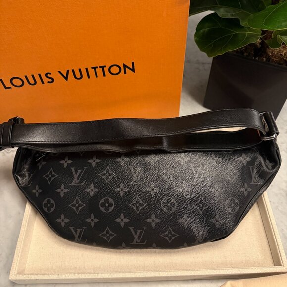 Louis Vuitton Discovery Bumbag - Picture 6 of 9